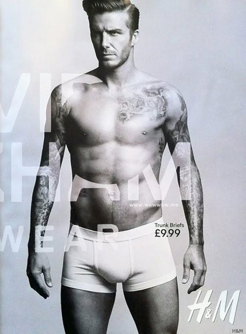David Beckham có sức hút nóng bỏng của với ngoại hình khỏe mạnh, săn chắc của một ngôi sao sân cỏ, anh là gương mặt người mẫu nội y quen thuộc cho Emporio Armani từ năm 2008.